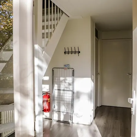 Vakantiehuis Comfortable Family With Sauna - Vp101
